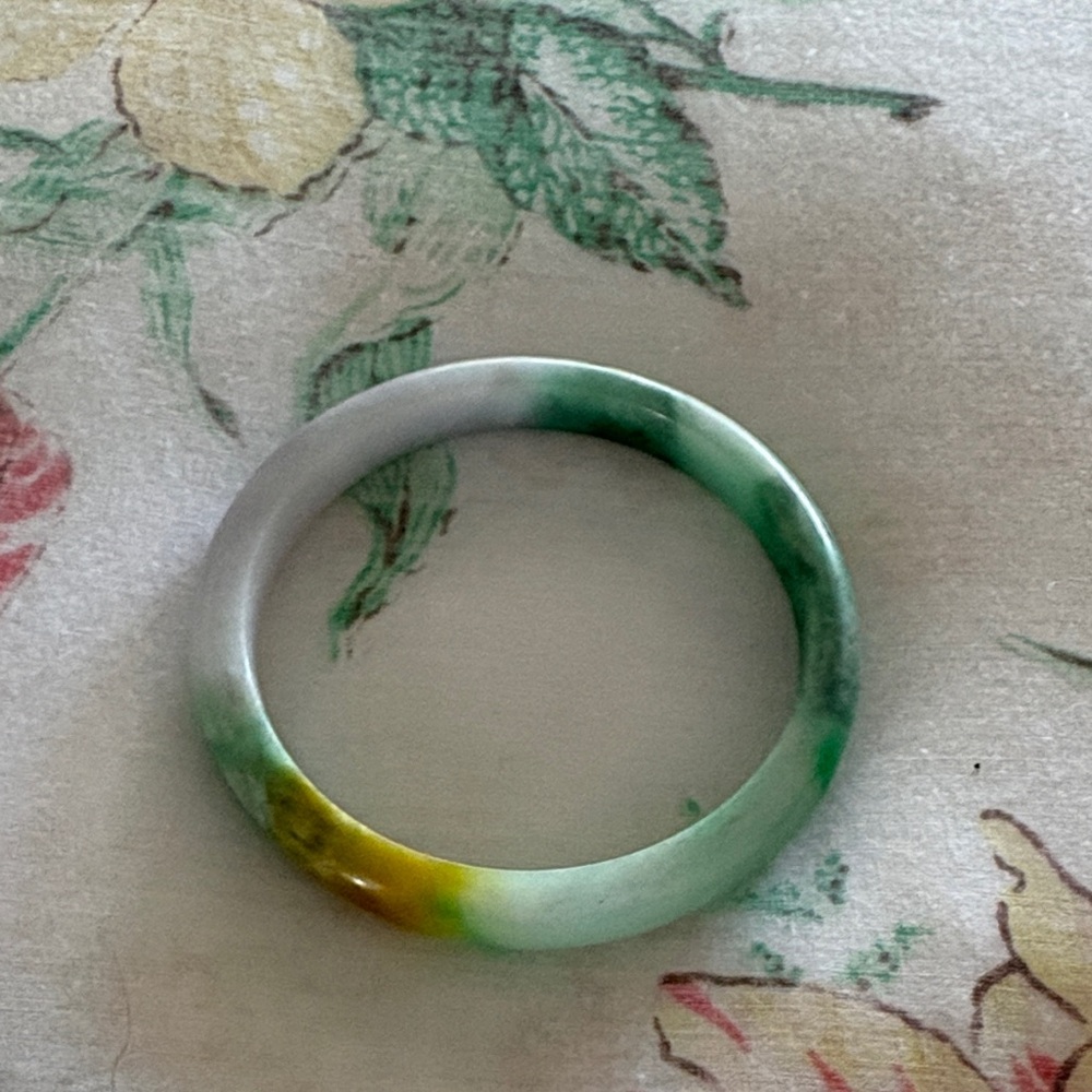 Elegant Green and Yellow Jade Bangle